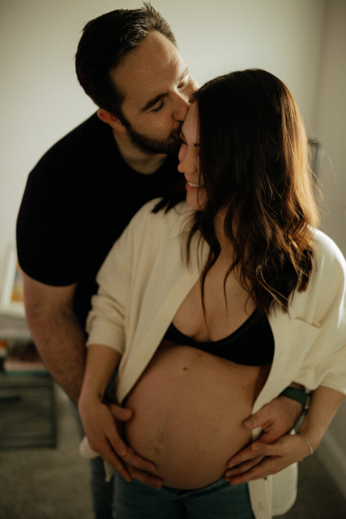 maternity session, in home session