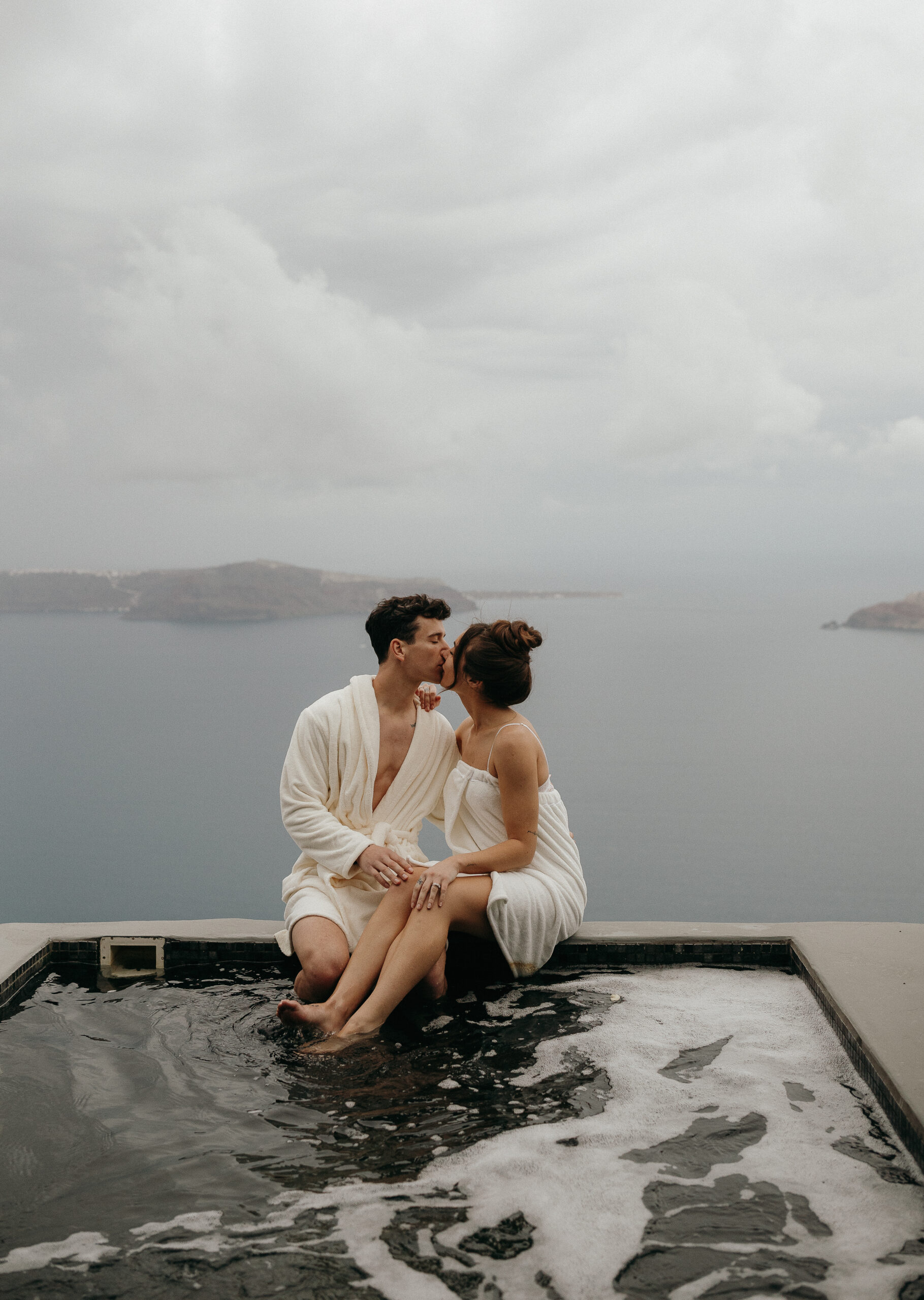 honeymoon couple in greece kissing