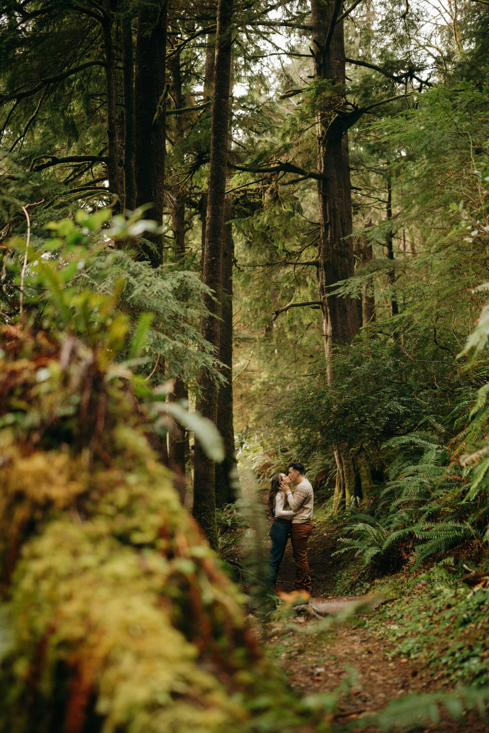 engagement session on oregon coast