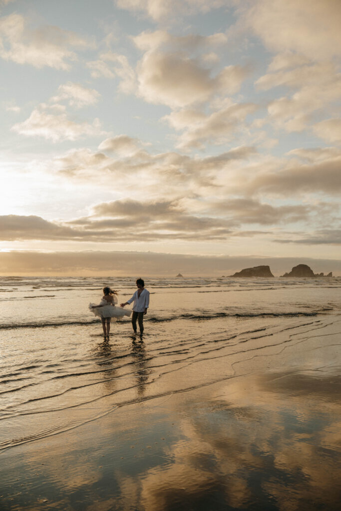 engagement photos on oregon coast