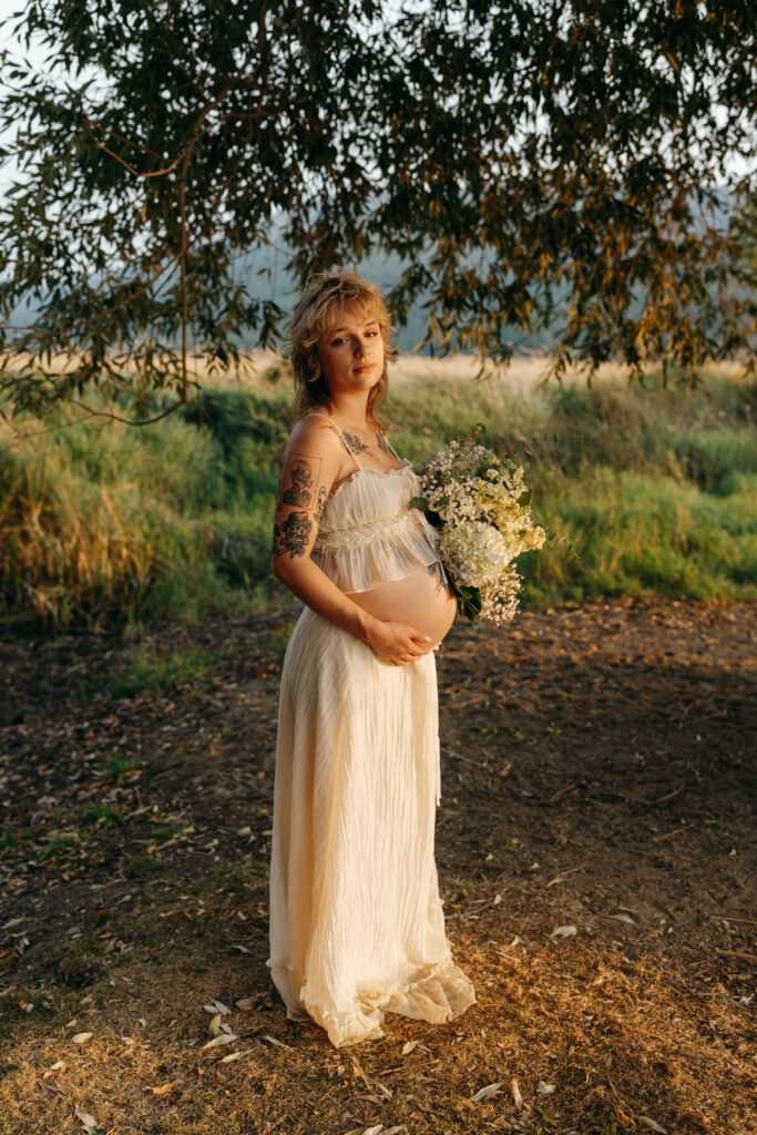 golden hour maternity session in PNW
